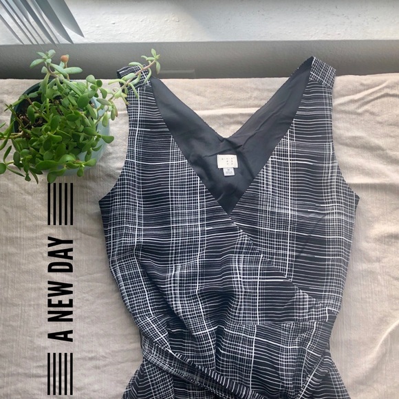 A NEW DAY - M BLACK/WHITE DRESS - Picture 1 of 8